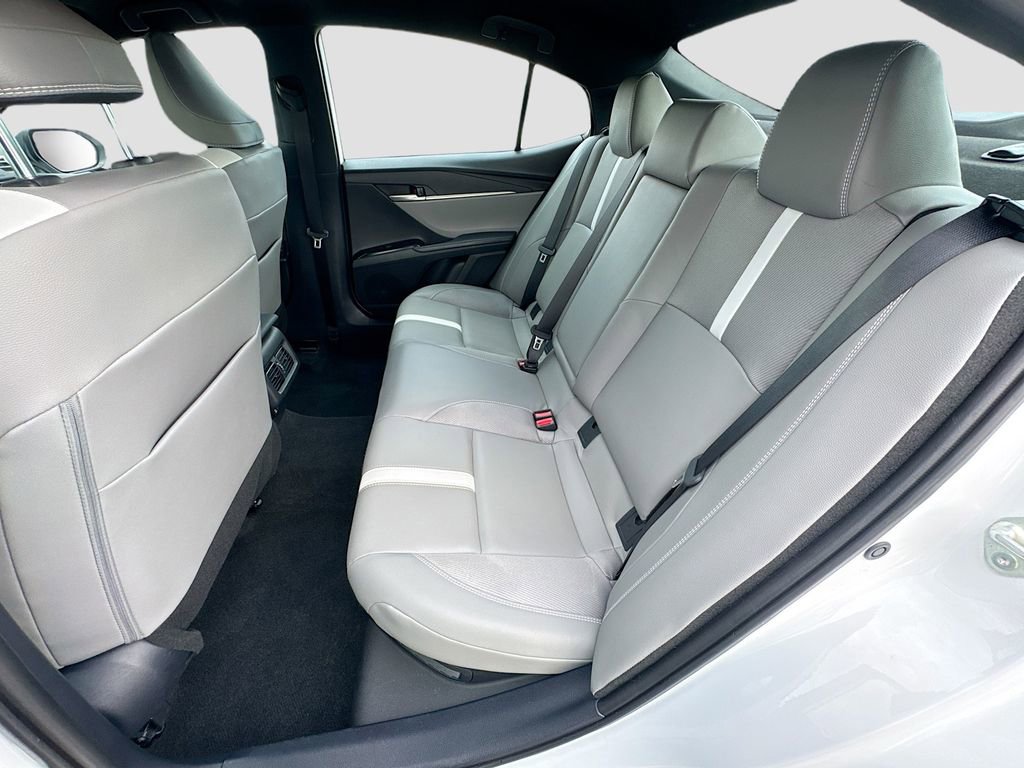 Used 2025 Toyota Camry SE image 29