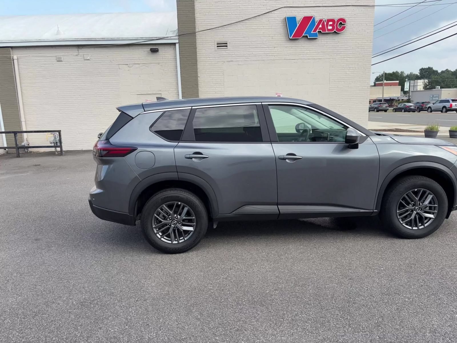 Used 2026 Nissan Rogue SV AWD/4WD image 16