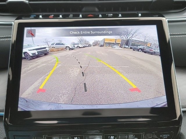 Used 2023 Jeep Grand Cherokee Overland w/ Luxury Tech Group IV AWD/4WD image 3