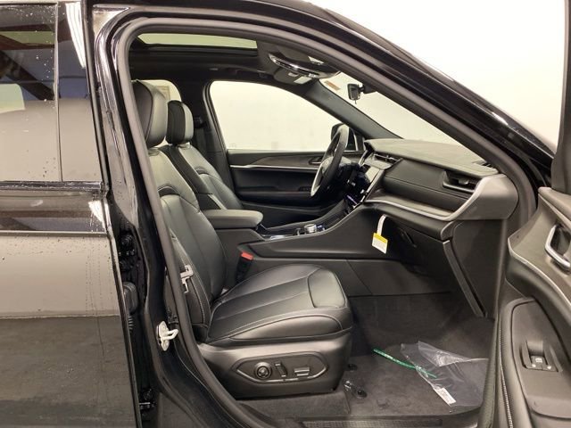 Used 2026 Jeep Grand Cherokee Limited image 23