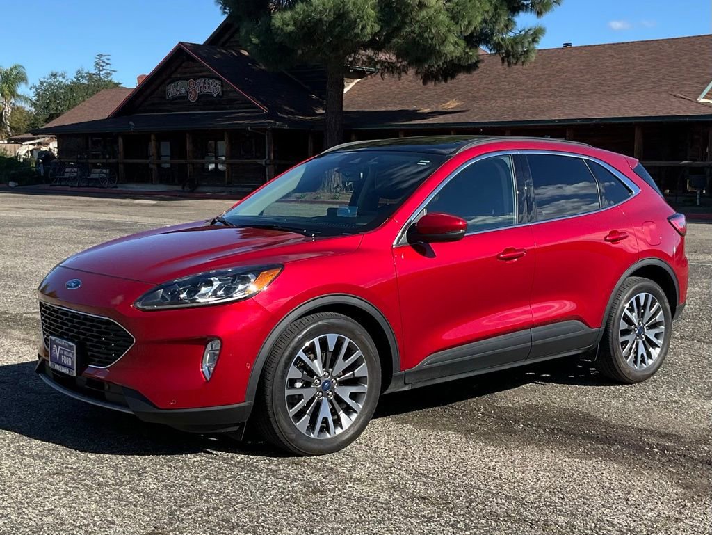 Used 2020 Ford Escape Titanium image 2