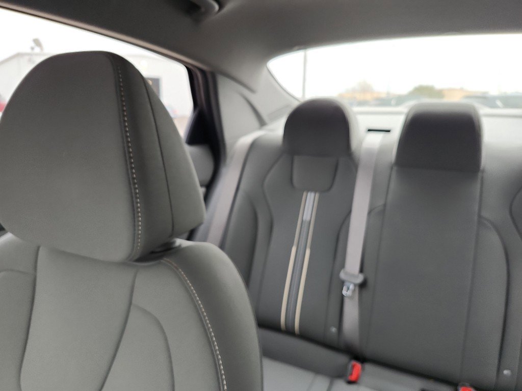 Used 2023 Hyundai Elantra SEL w/ Convenience Package image 31