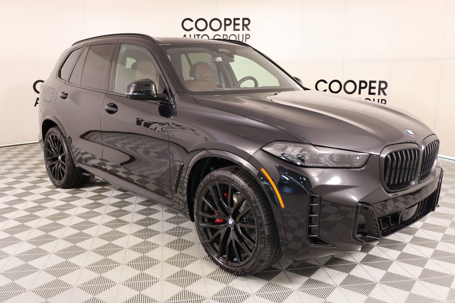 New 2026 BMW X5 xDrive40i w/ M Sport Package AWD/4WD image 1