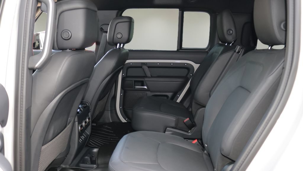 Used 2026 Land Rover Defender 130 X-Dynamic SE AWD/4WD image 12