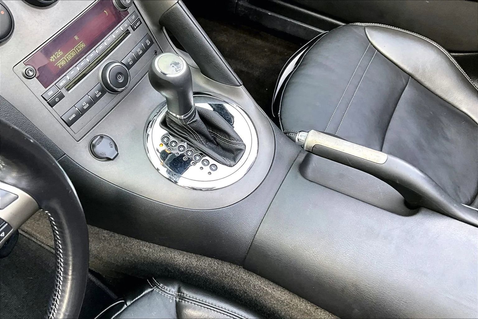 Used 2008 Pontiac Solstice Convertible w/ Premium Package image 14