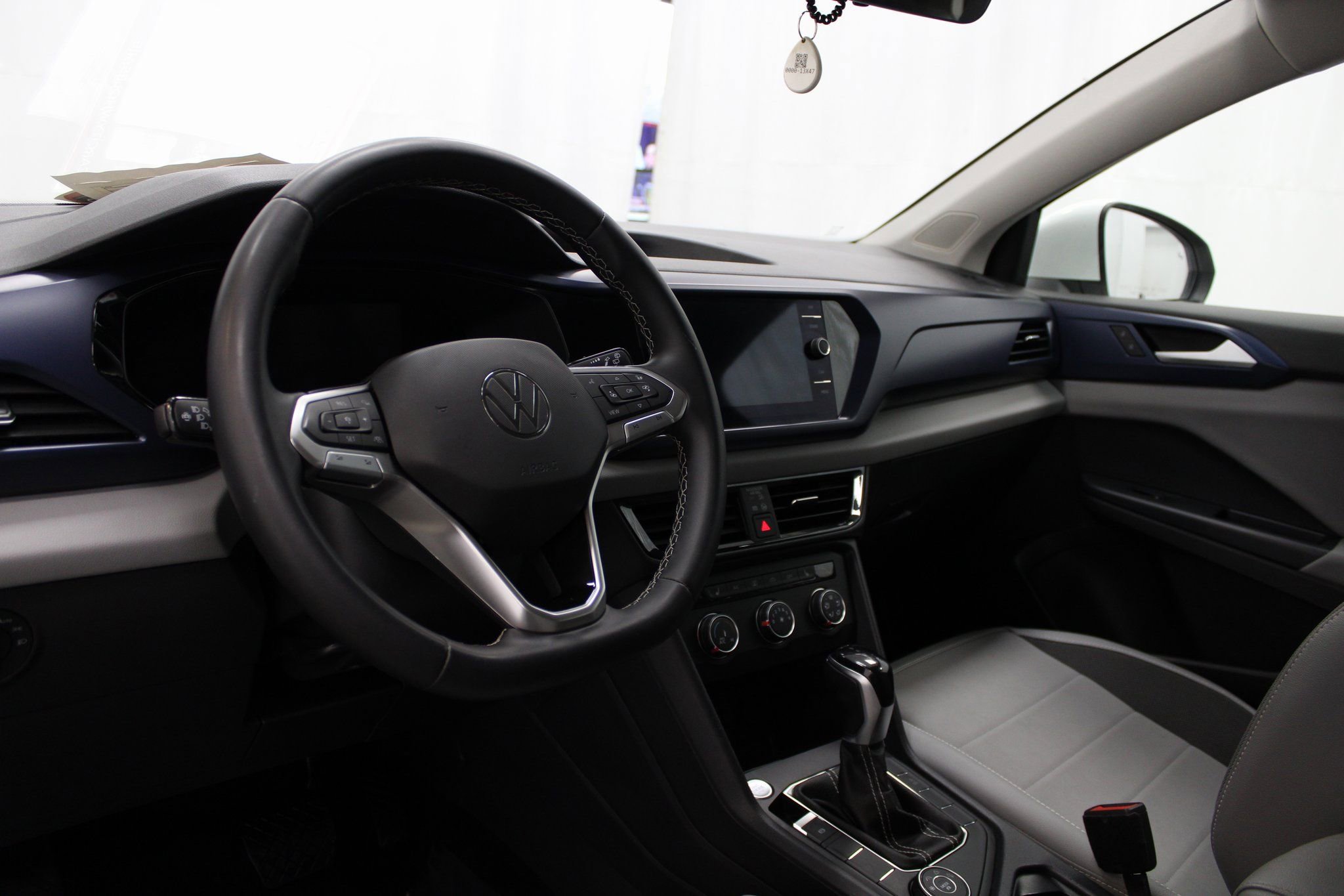 Used 2022 Volkswagen Taos SE image 16