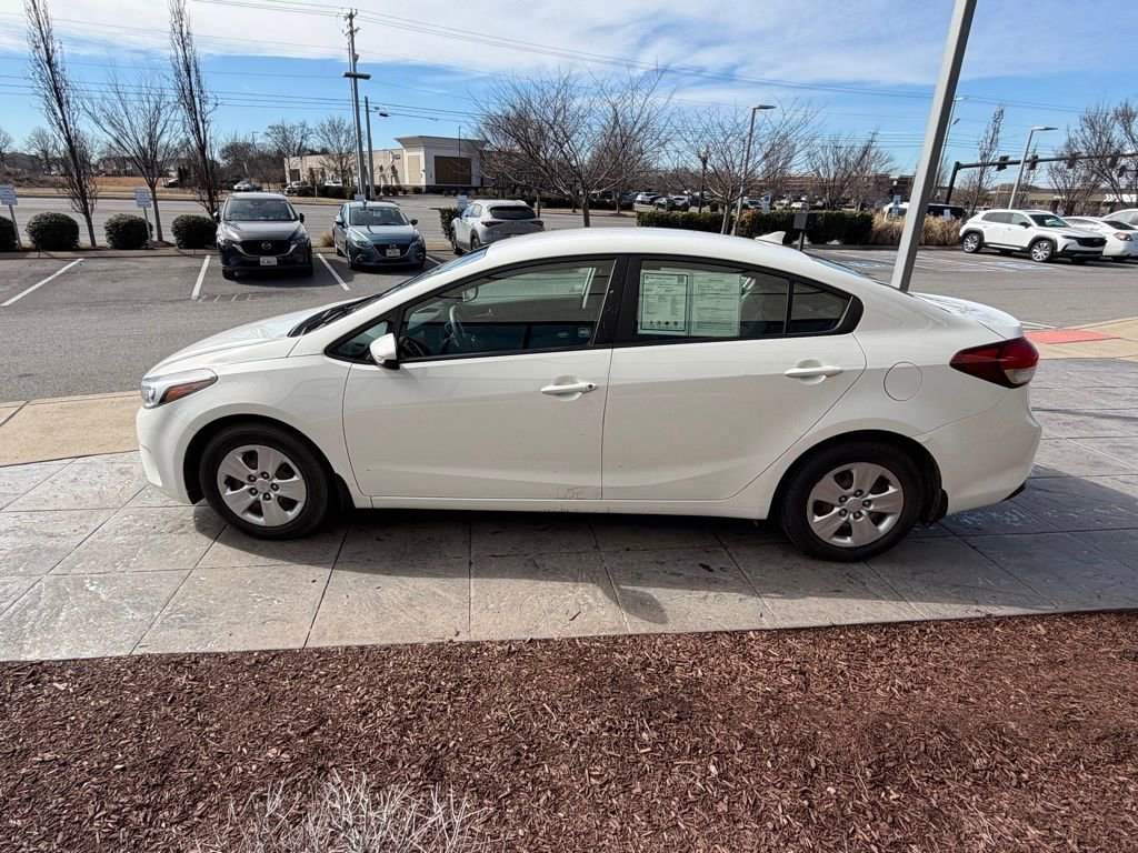 Used 2017 Kia Forte LX image 7