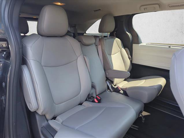 Certified 2025 Toyota Sienna XLE FWD image 29