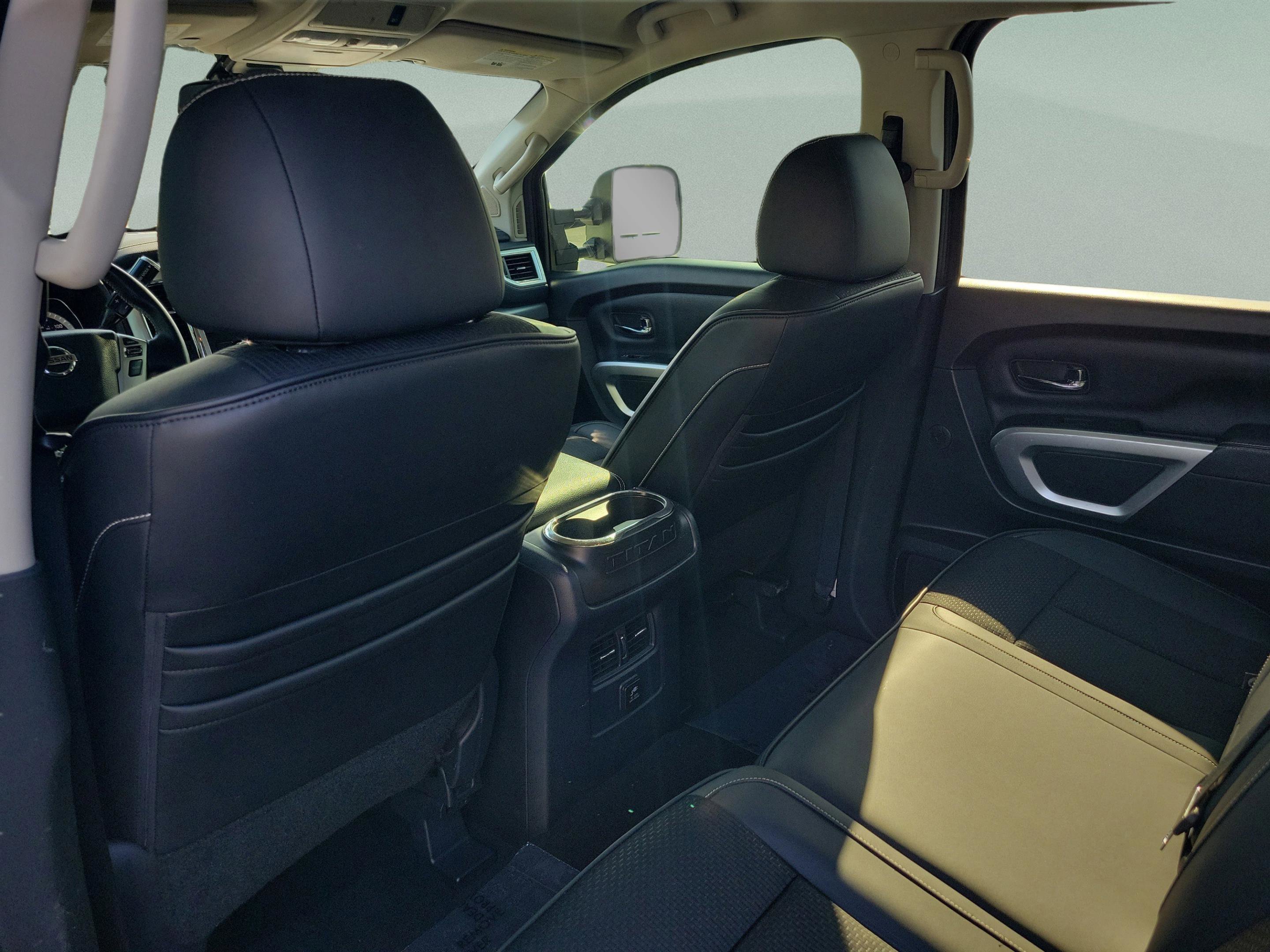 Used 2018 Nissan Titan PRO-4X image 7