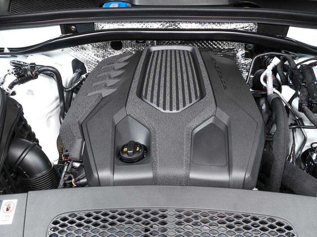 Certified 2026 Porsche Macan AWD/4WD image 35