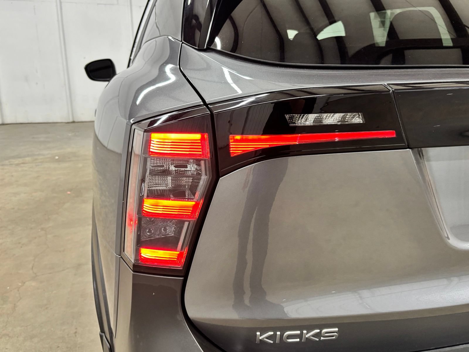 Used 2025 Nissan Kicks SV FWD image 7
