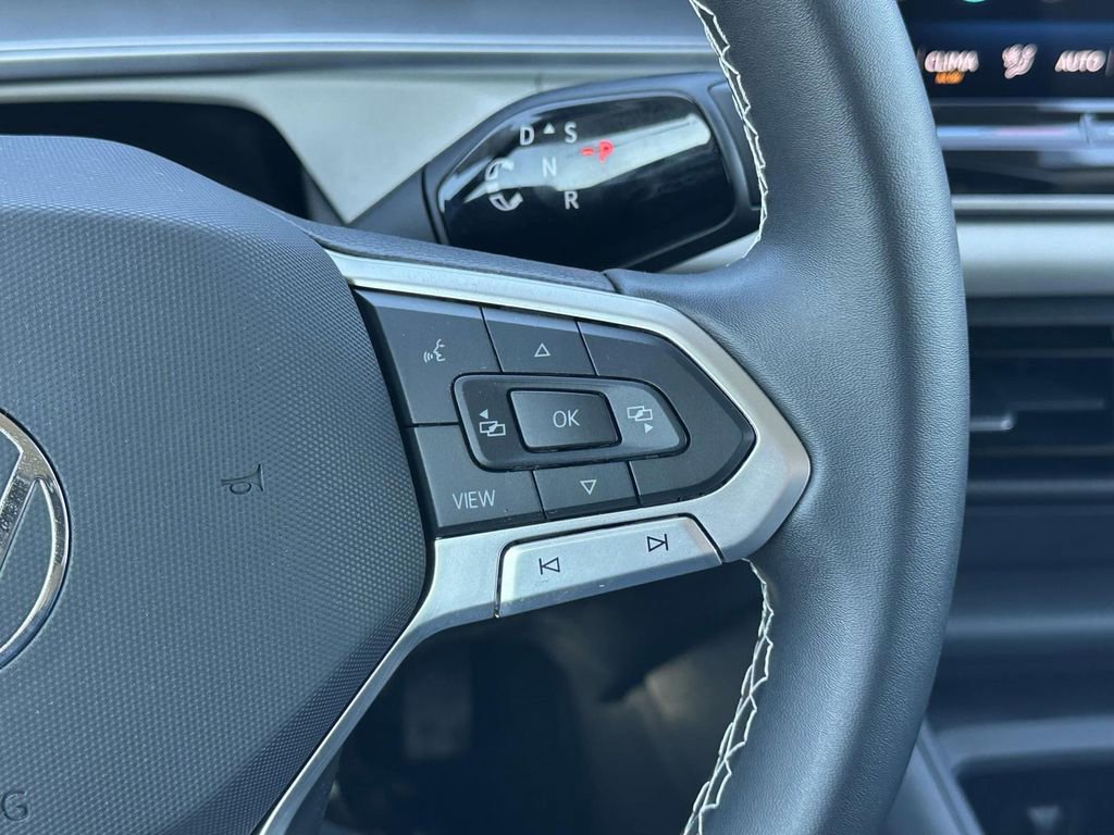 Certified 2025 Volkswagen Tiguan SE image 25