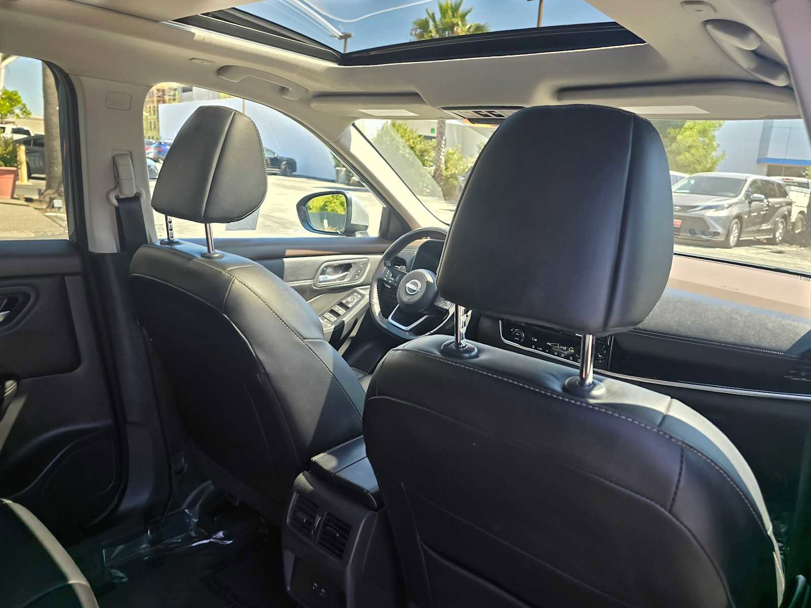 Used 2023 Nissan Rogue SL image 15