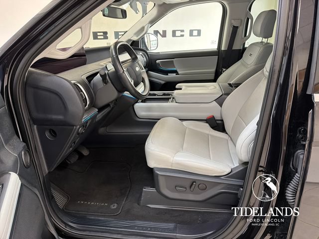 Certified 2025 Ford Expedition Platinum w/ Driver's Package AWD/4WD image 11