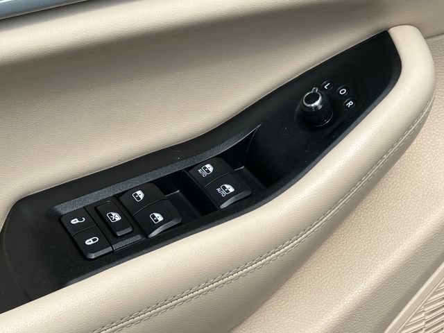 Used 2023 Jeep Grand Cherokee Limited AWD/4WD image 16