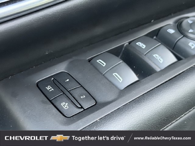 Used 2023 Chevrolet Suburban Z71 w/ Luxury Package AWD/4WD image 28