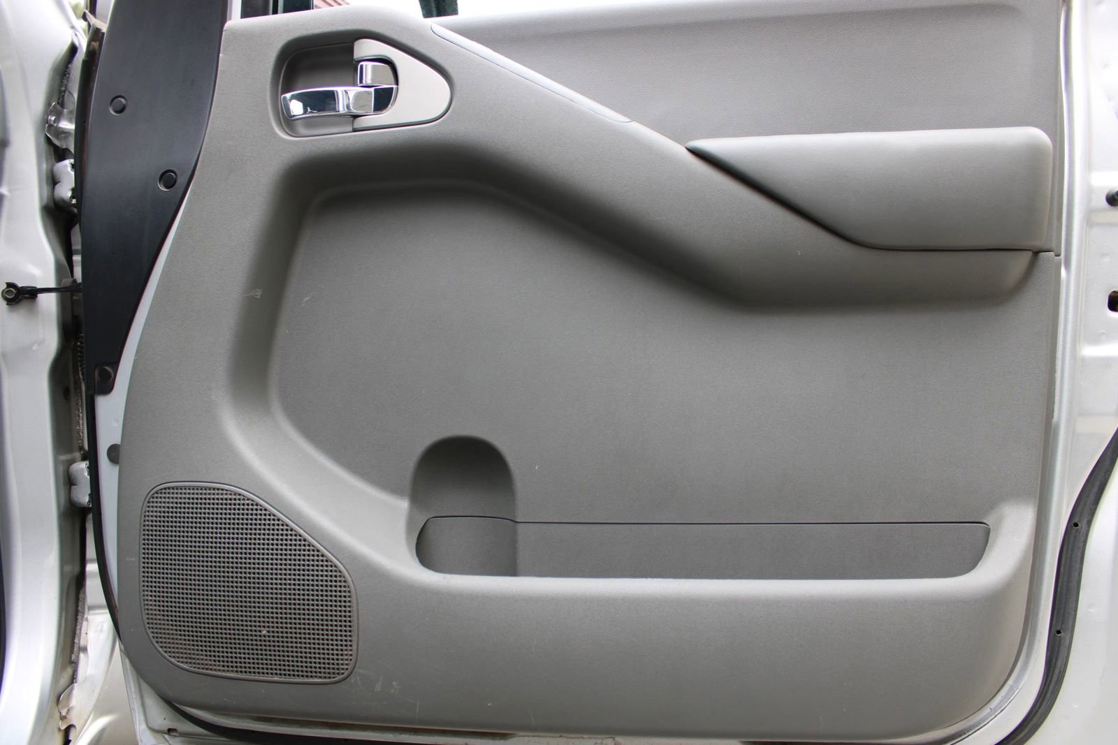 Used 2014 Nissan Frontier SV image 13