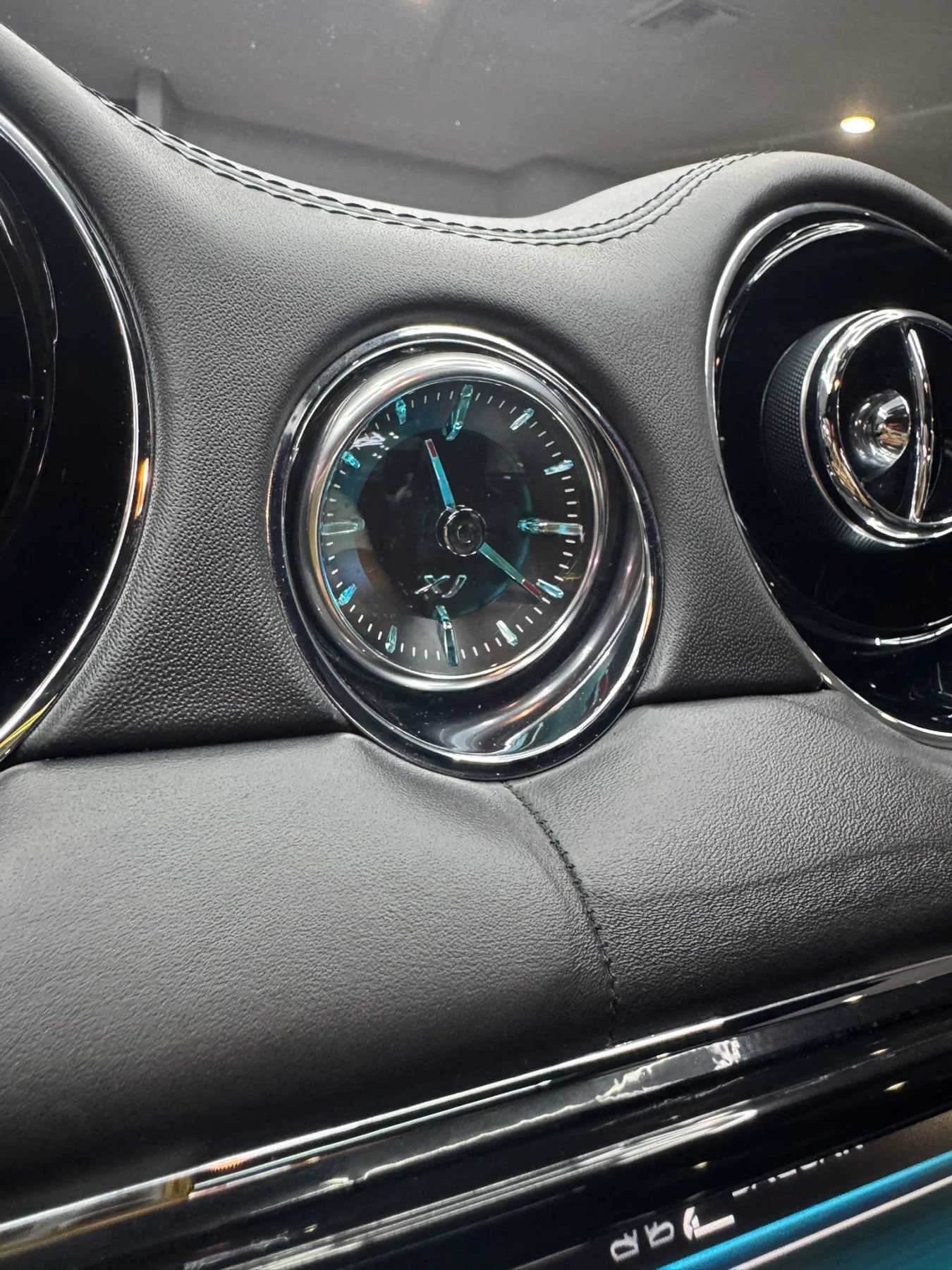 Used 2015 Jaguar XJ RWD image 23