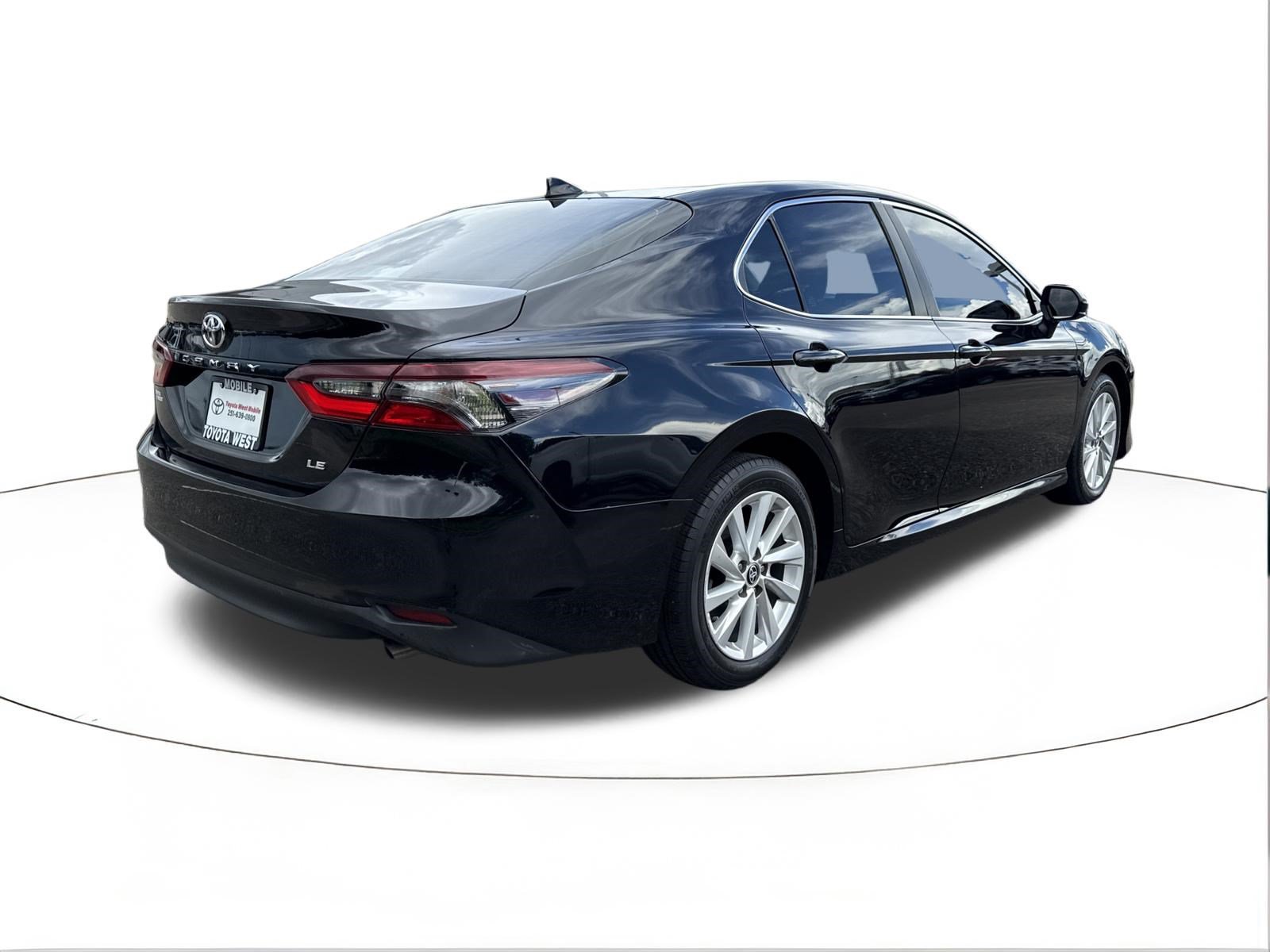 Used 2023 Toyota Camry LE FWD image 3