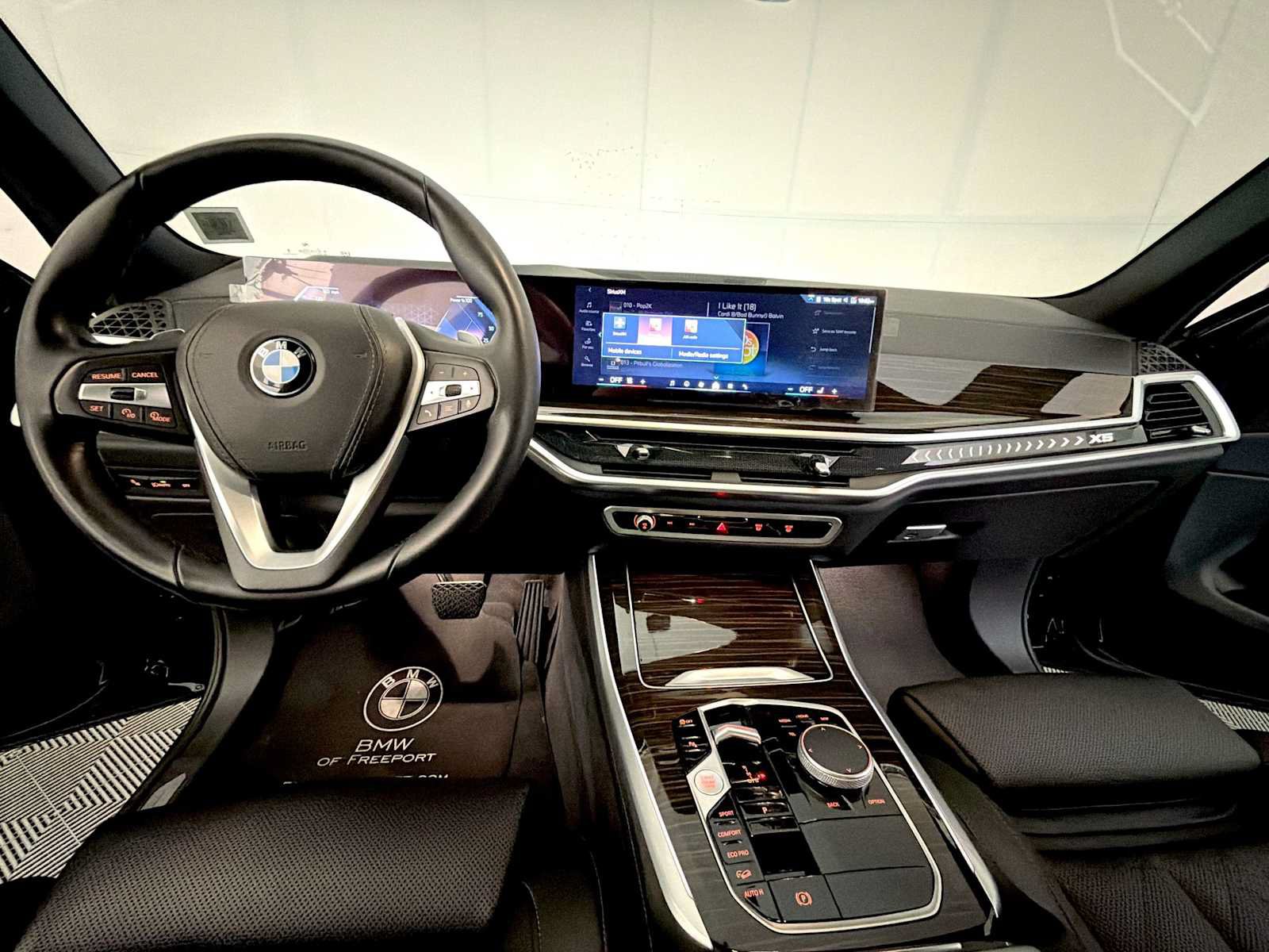 Used 2024 BMW X5 xDrive40i w/ Parking Assistance Package AWD/4WD image 14