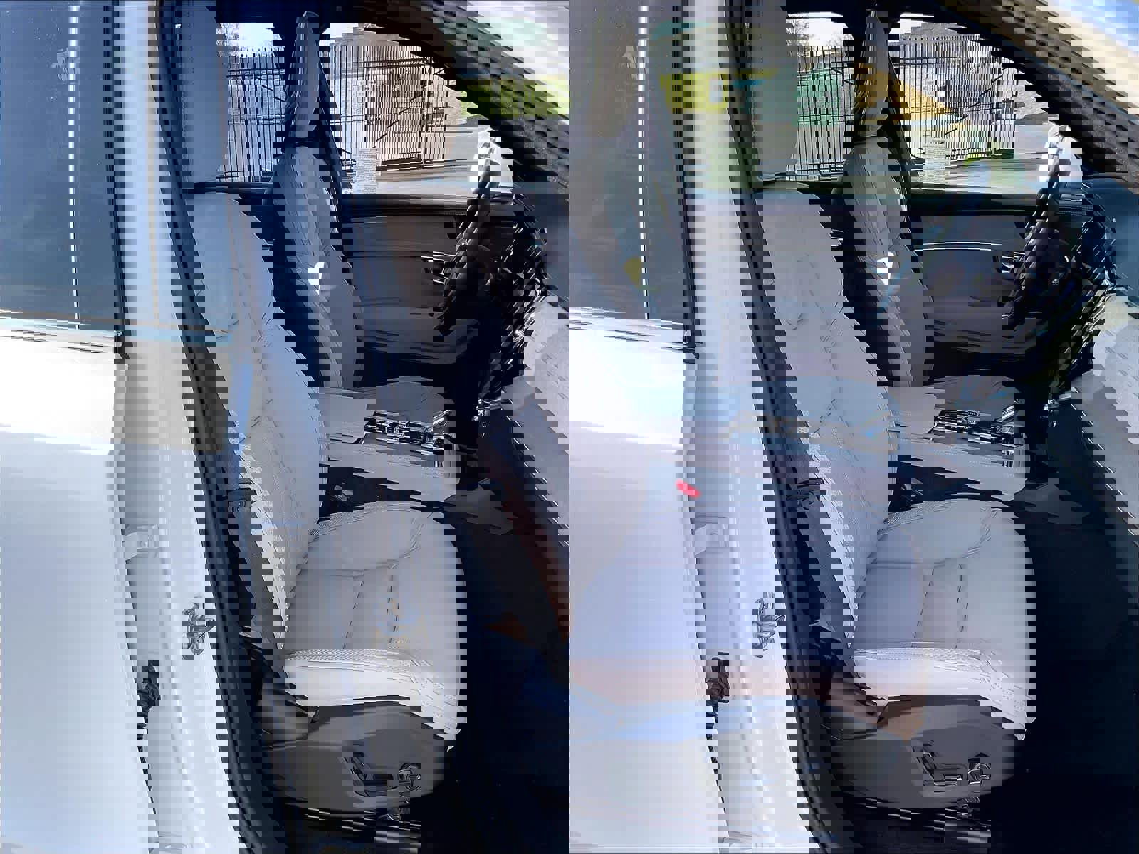 New 2026 Volvo XC90 T8 Plus w/ Protection Package Premier image 32