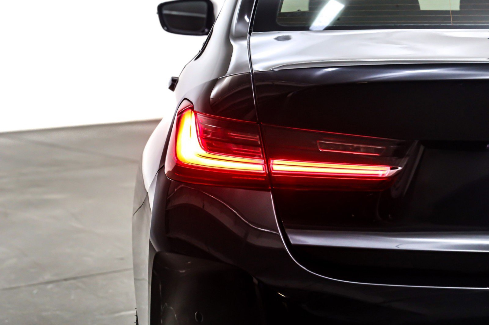 Used 2023 BMW 330e w/ Convenience Package image 16