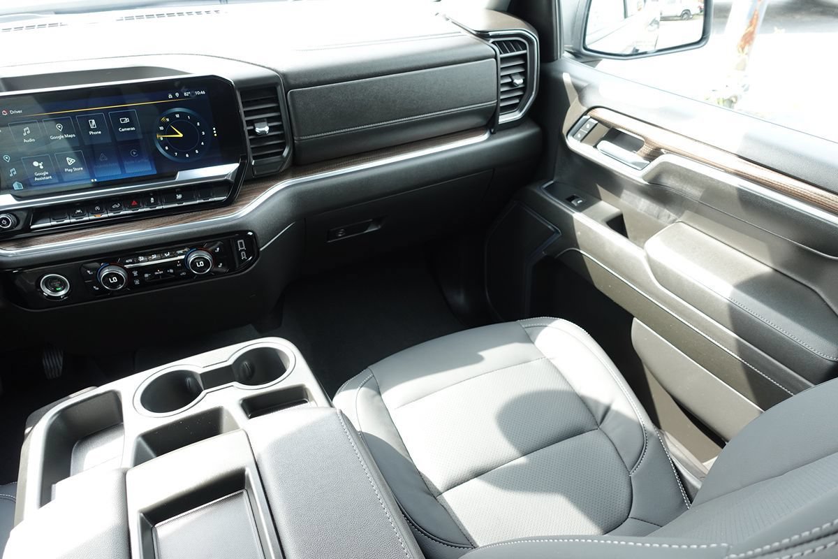 Used 2024 Chevrolet Silverado 1500 LT AWD/4WD image 40