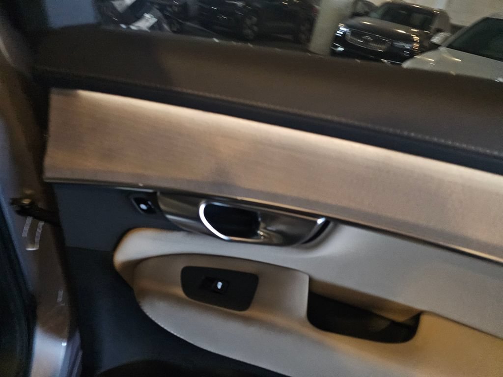 Certified 2026 Volvo XC90 B6 Plus w/ Protection Package Premier AWD/4WD image 9