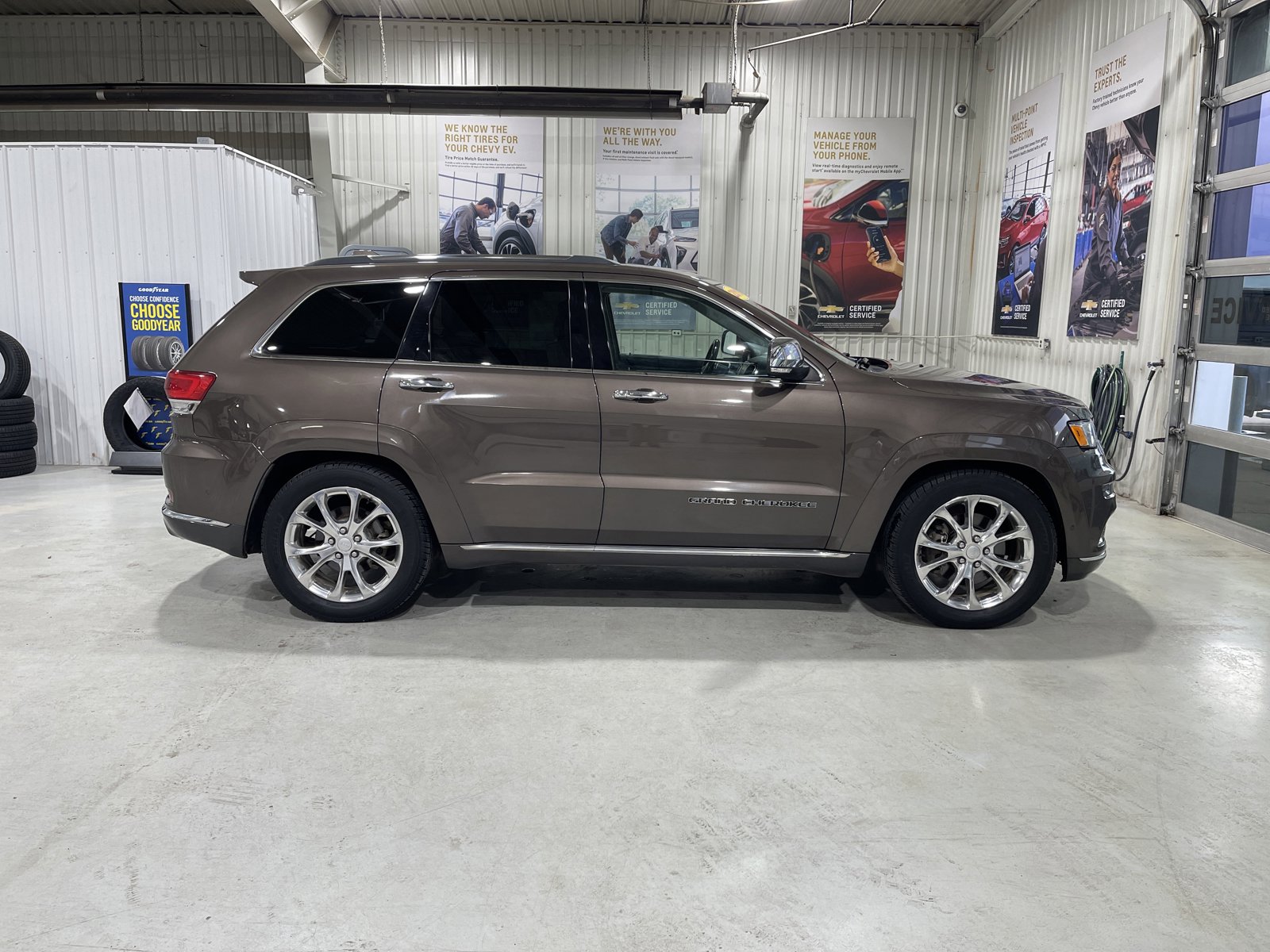 Used 2019 Jeep Grand Cherokee Summit image 9