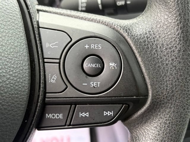 Used 2025 Toyota RAV4 XLE AWD/4WD image 18
