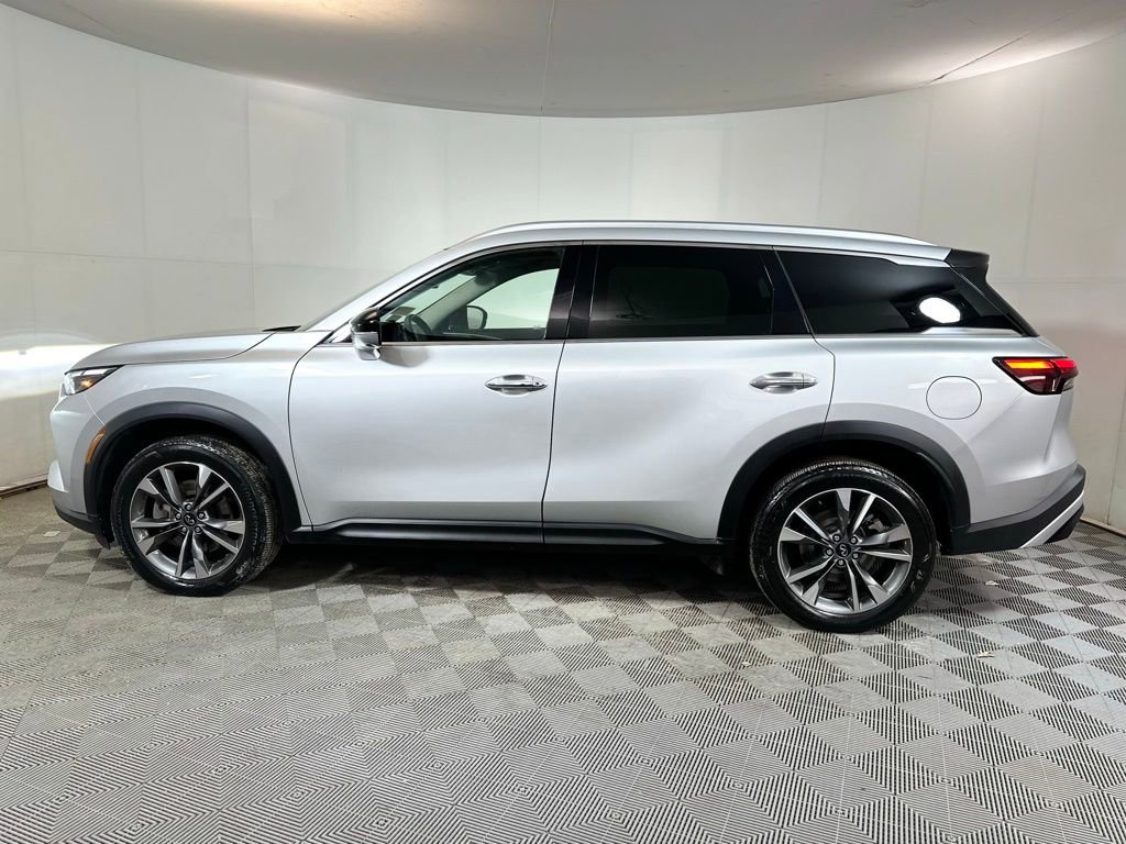 Used 2023 INFINITI QX60 Luxe image 3