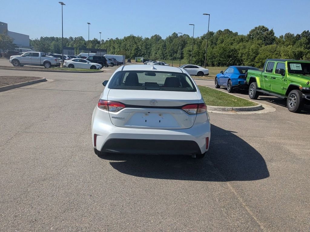Used 2025 Toyota Corolla LE FWD image 4