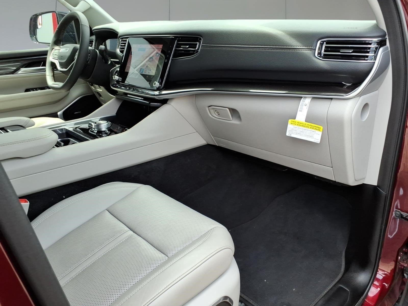 Used 2024 Jeep Wagoneer L 4WD image 7