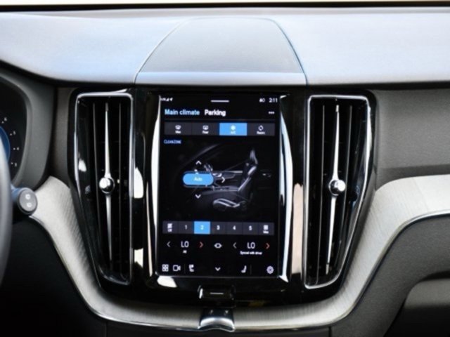 Certified 2025 Volvo XC60 B5 Plus image 23