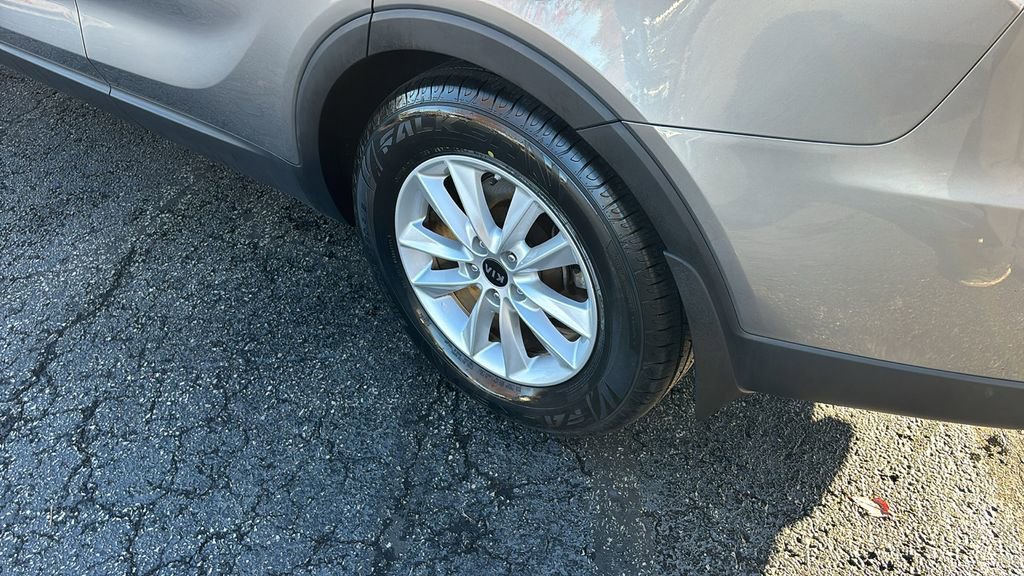 Used 2019 Kia Sorento LX image 9