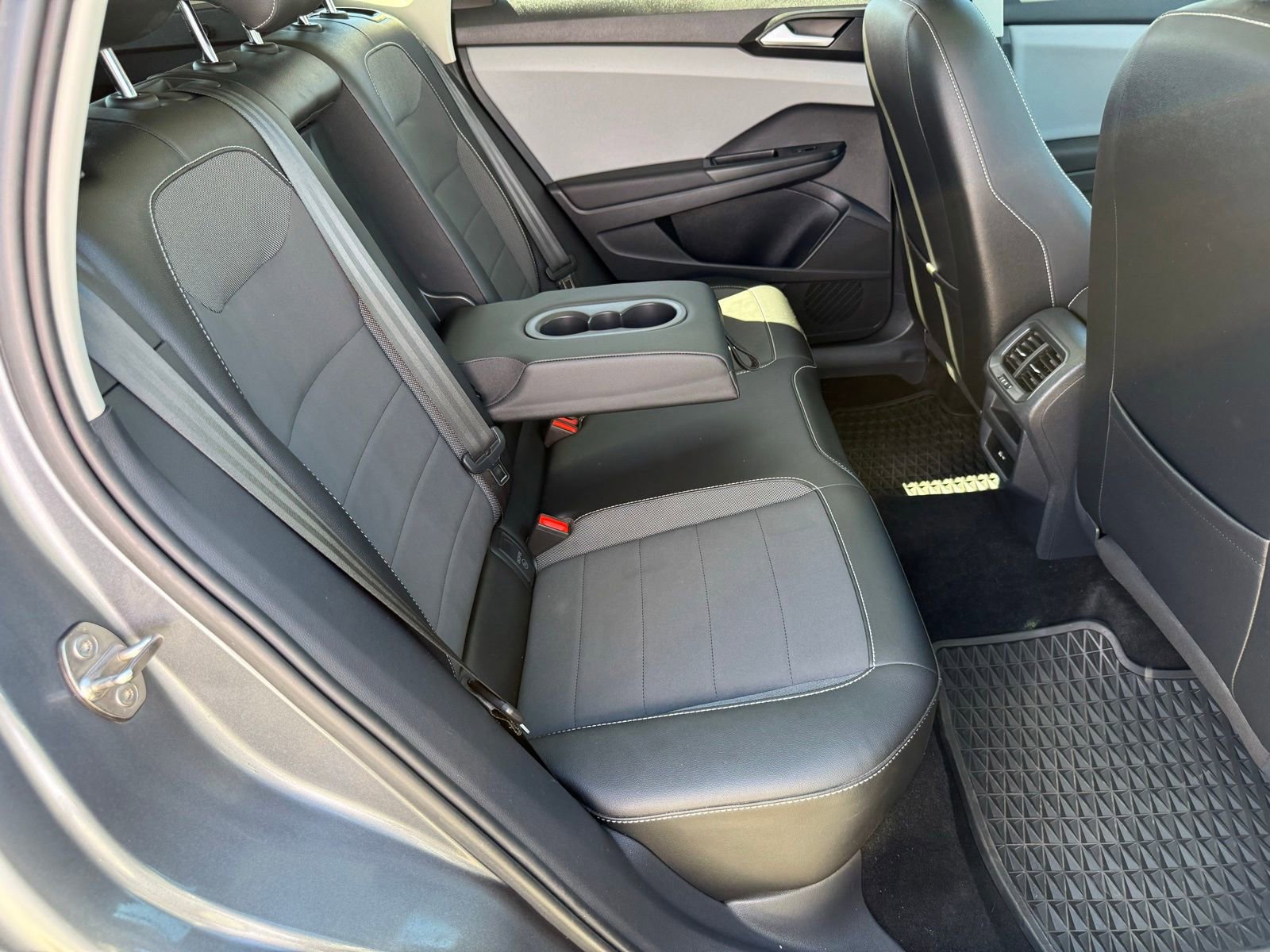 Used 2022 Volkswagen Taos SE w/ Panoramic Sunroof Package image 36