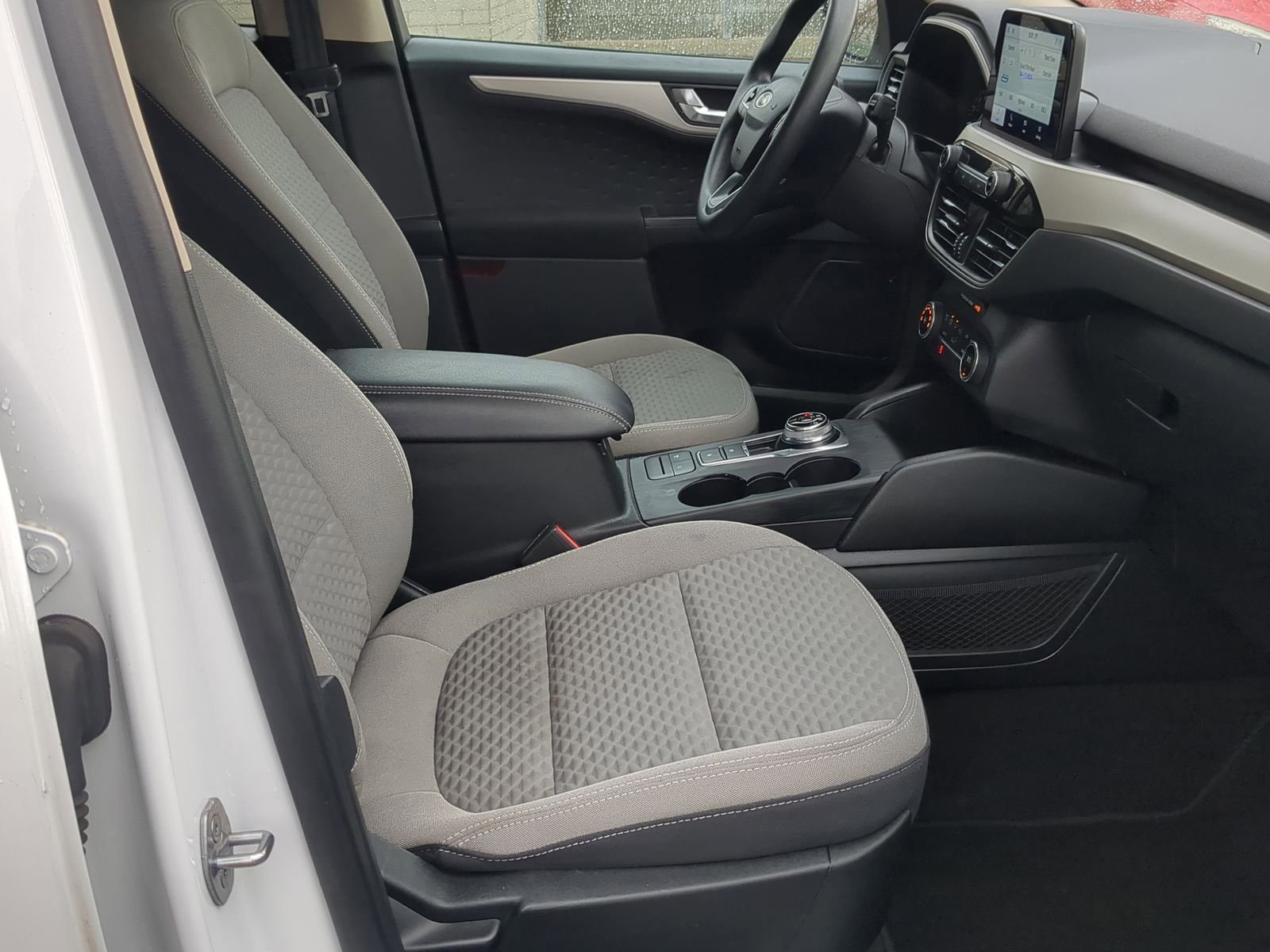 Used 2020 Ford Escape SE image 23