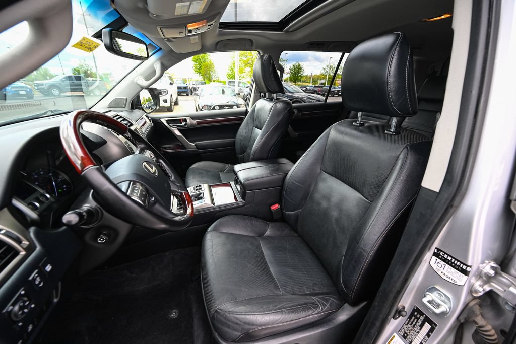 Used 2017 Lexus GX 460 Premium w/ Premium Package AWD/4WD image 19