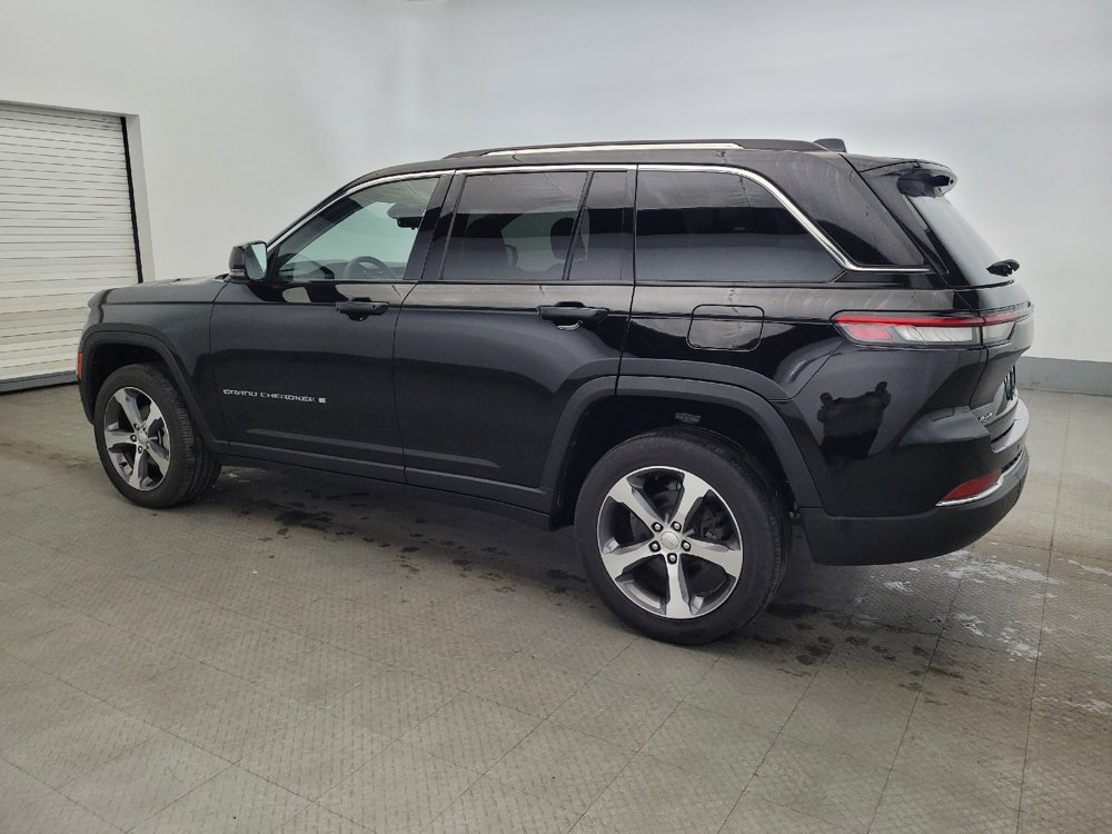 Used 2023 Jeep Grand Cherokee Limited w/ Luxury Tech Group II AWD/4WD image 3