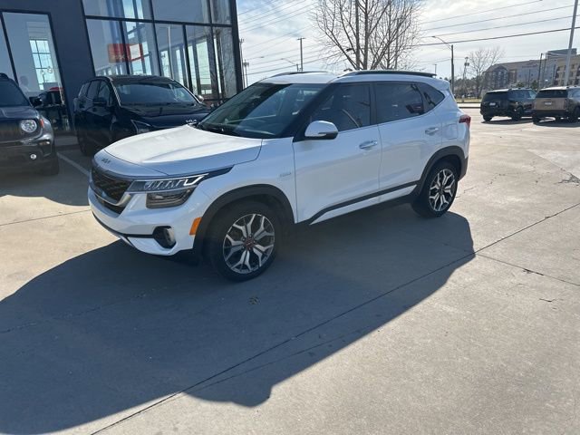 Used 2023 Kia Seltos SX image 2