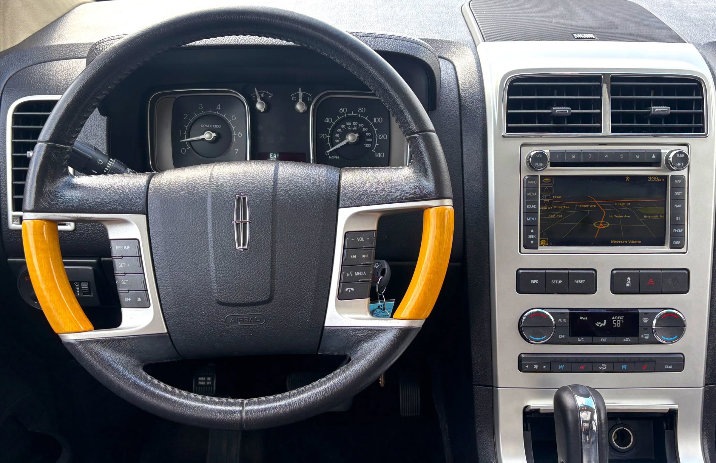 Used 2010 Lincoln MKX AWD image 10