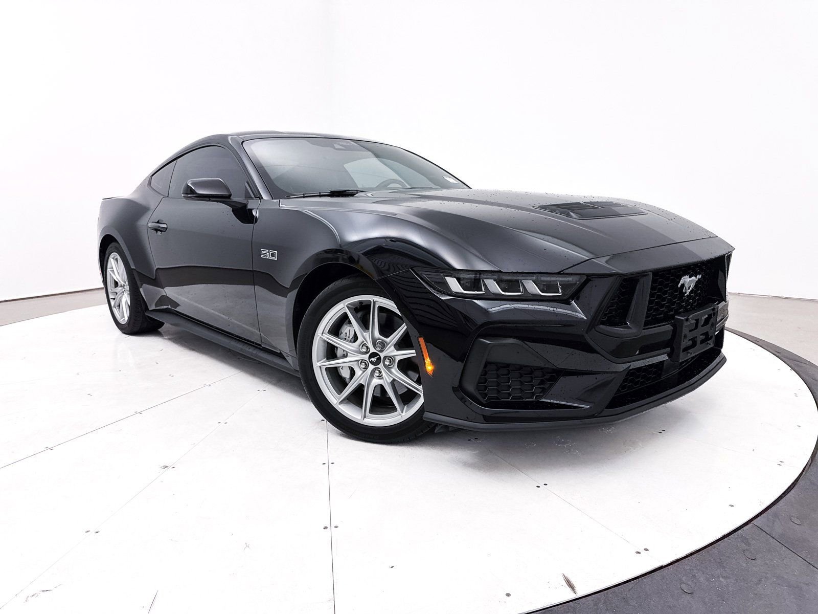 Used 2024 Ford Mustang GT Premium RWD image 2