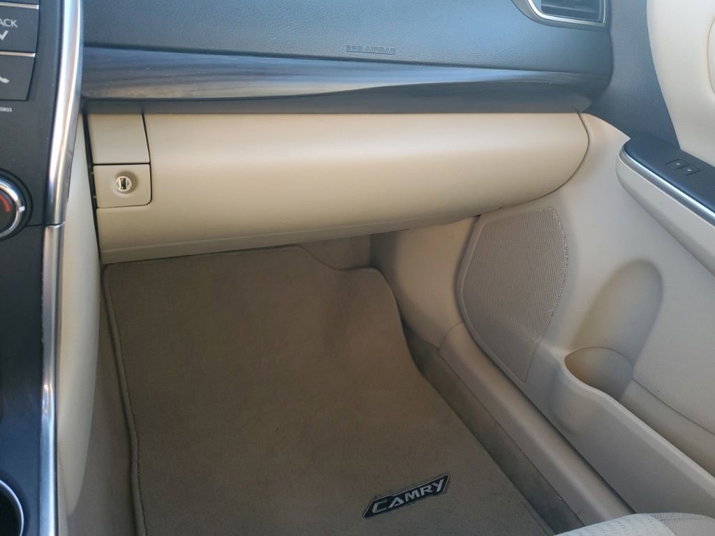 Used 2015 Toyota Camry LE image 16