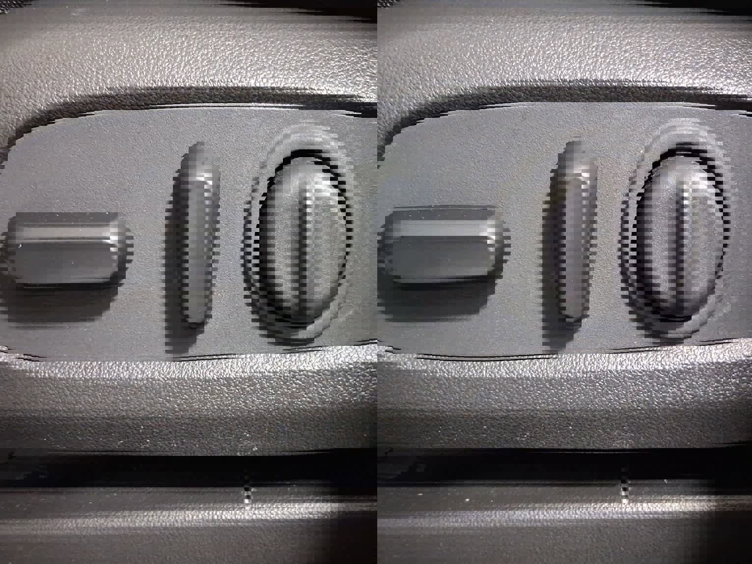 Used 2023 Chevrolet TrailBlazer RS w/ Sun and Liftgate Package image 15