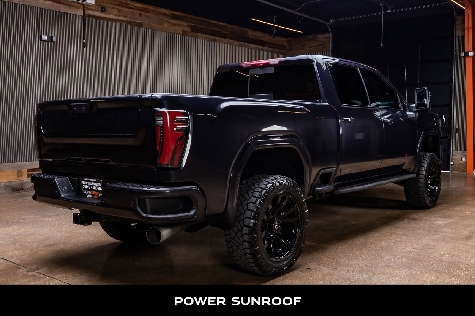 Used 2025 GMC Sierra 2500 AT4 w/ AT4 Premium Plus Package AWD/4WD image 9