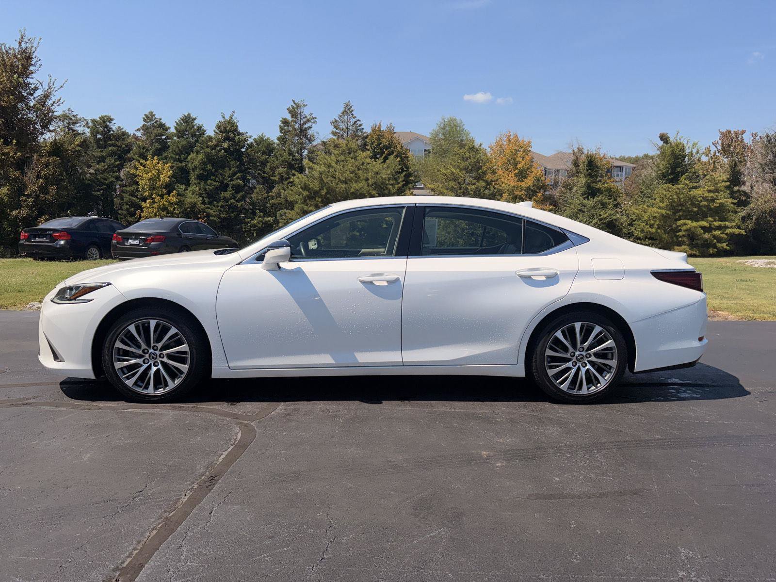 Used 2019 Lexus ES 350 w/ Accessory Package FWD image 2