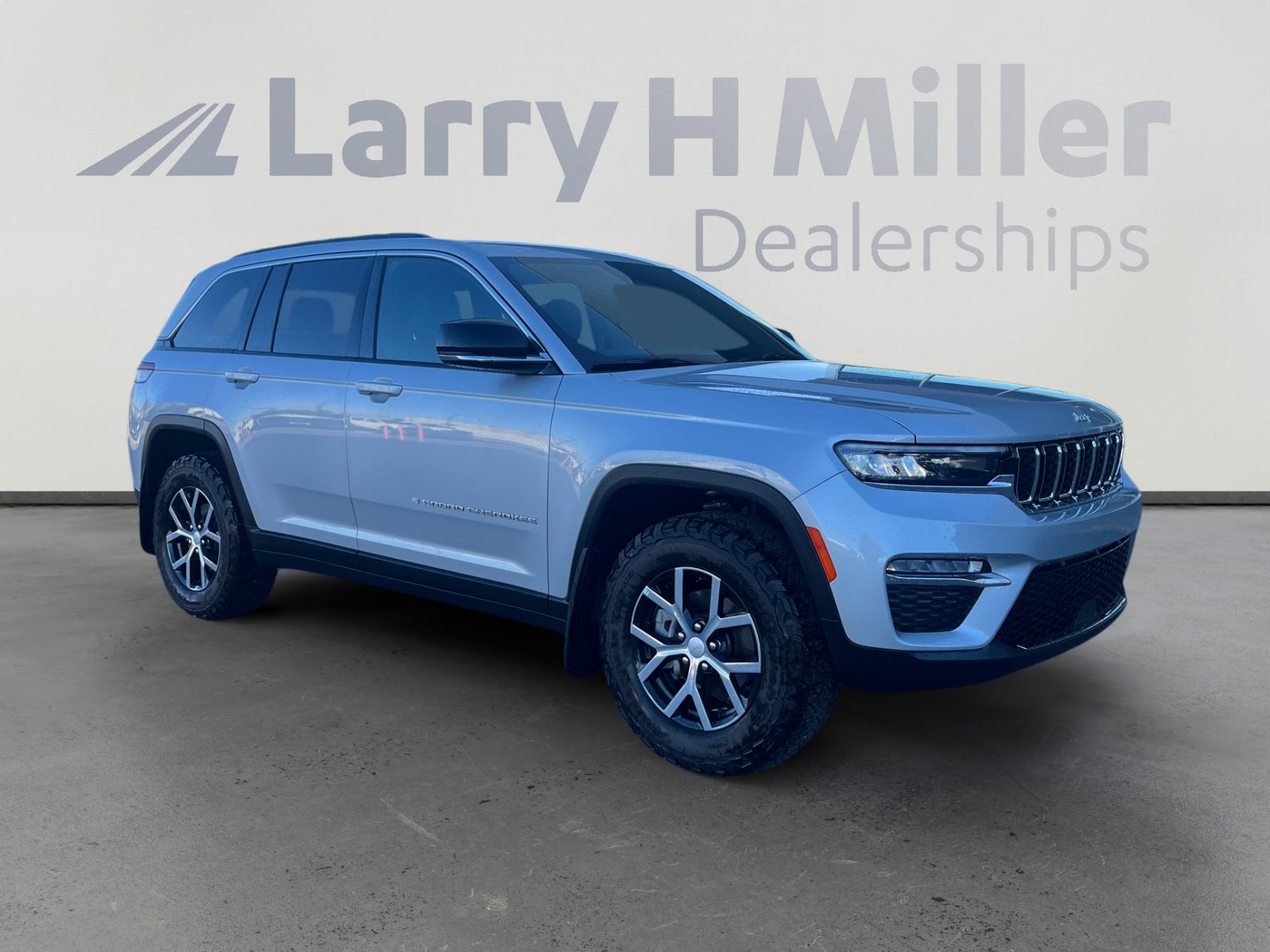 Used 2025 Jeep Grand Cherokee Limited w/ Trailer Tow Package image 7