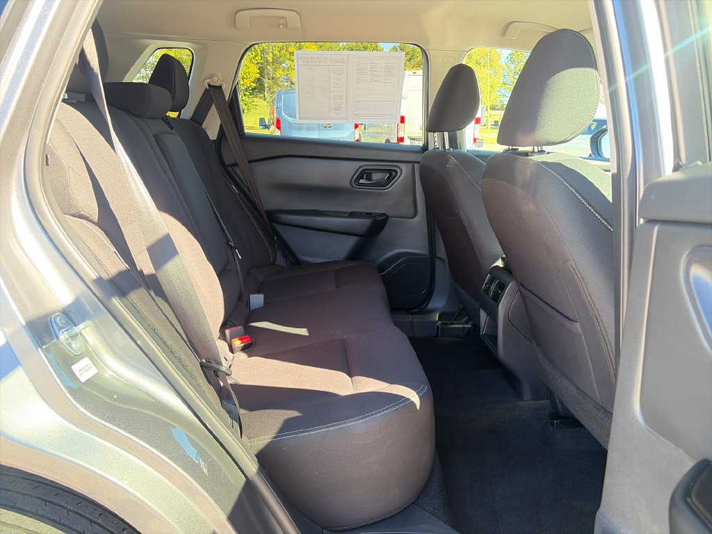 Used 2024 Nissan Rogue S AWD/4WD image 40