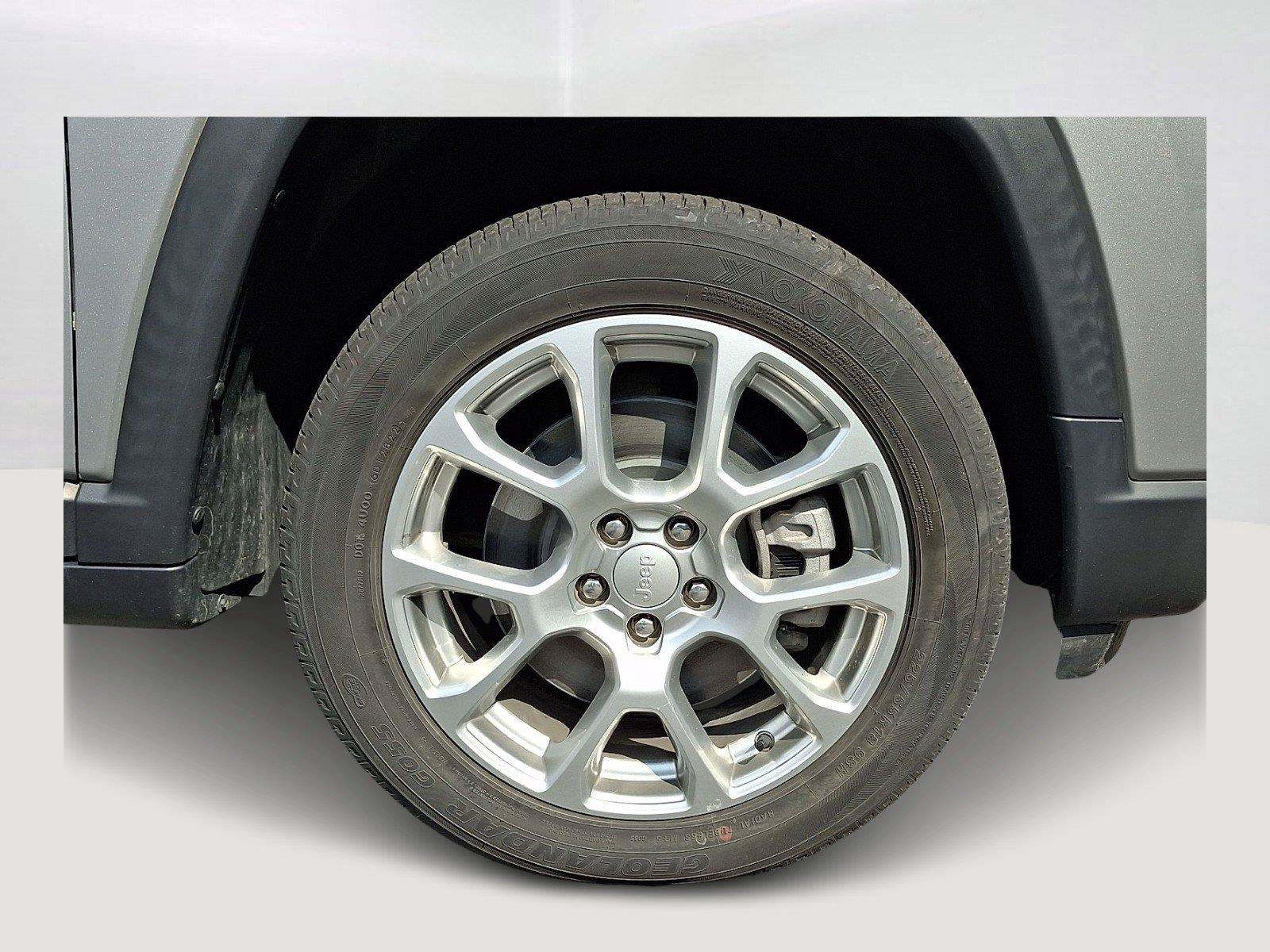 Used 2023 Jeep Compass Latitude AWD/4WD image 8