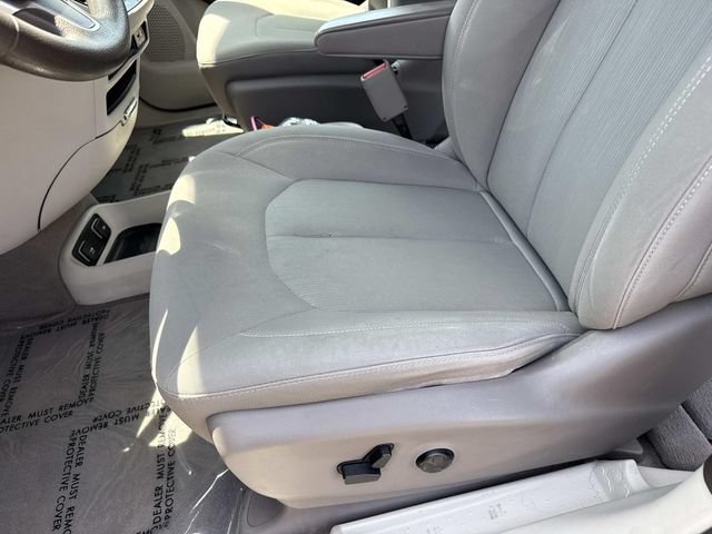 Used 2017 Chrysler Pacifica Touring FWD image 15
